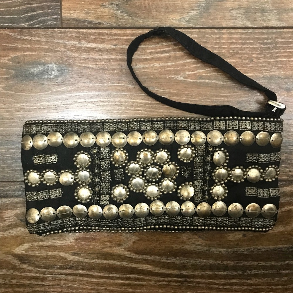Express wristlet studded bag putse black with metal design